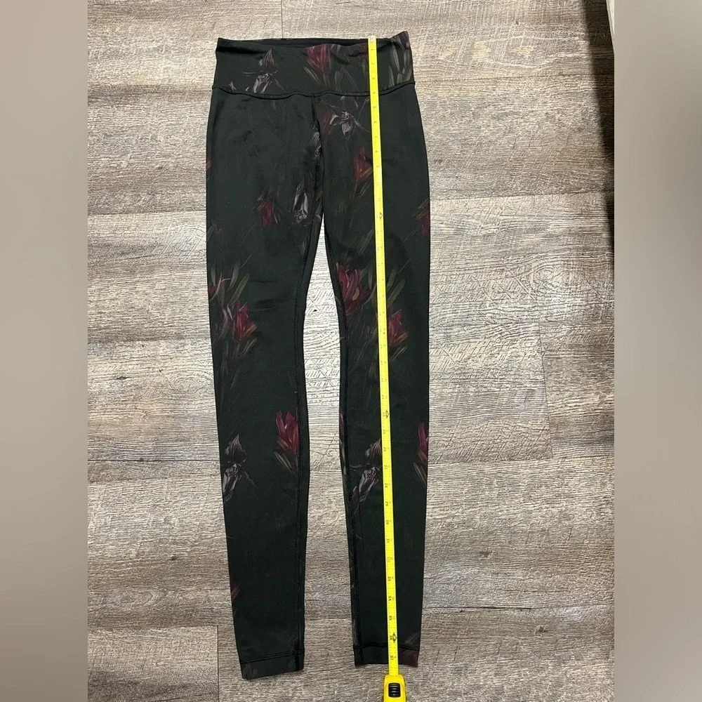 Lululemon Women's Black and Purple Leggings